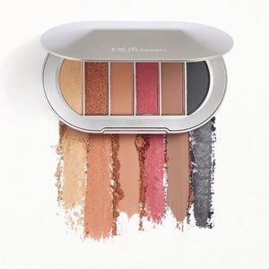 R.E.M. BEAUTY Midnight Shadows Eyeshadow Palette in Principessa NEW in box